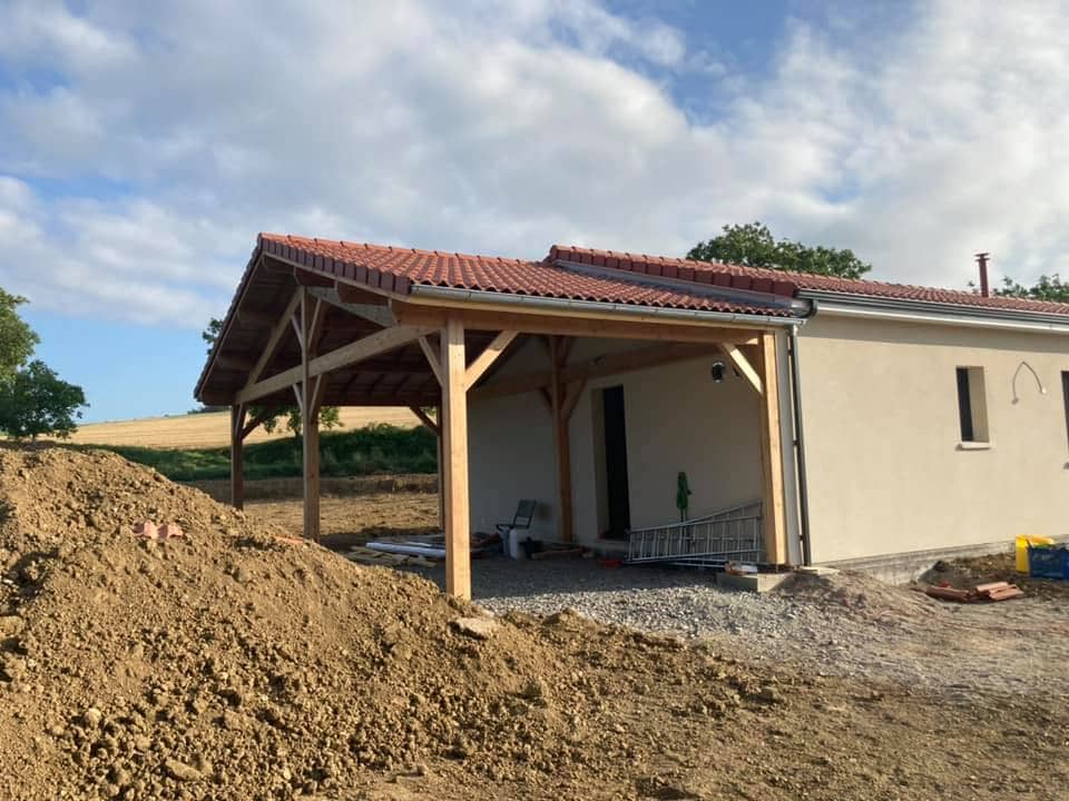 Auvent bois Riom pour protéger voiture et allée