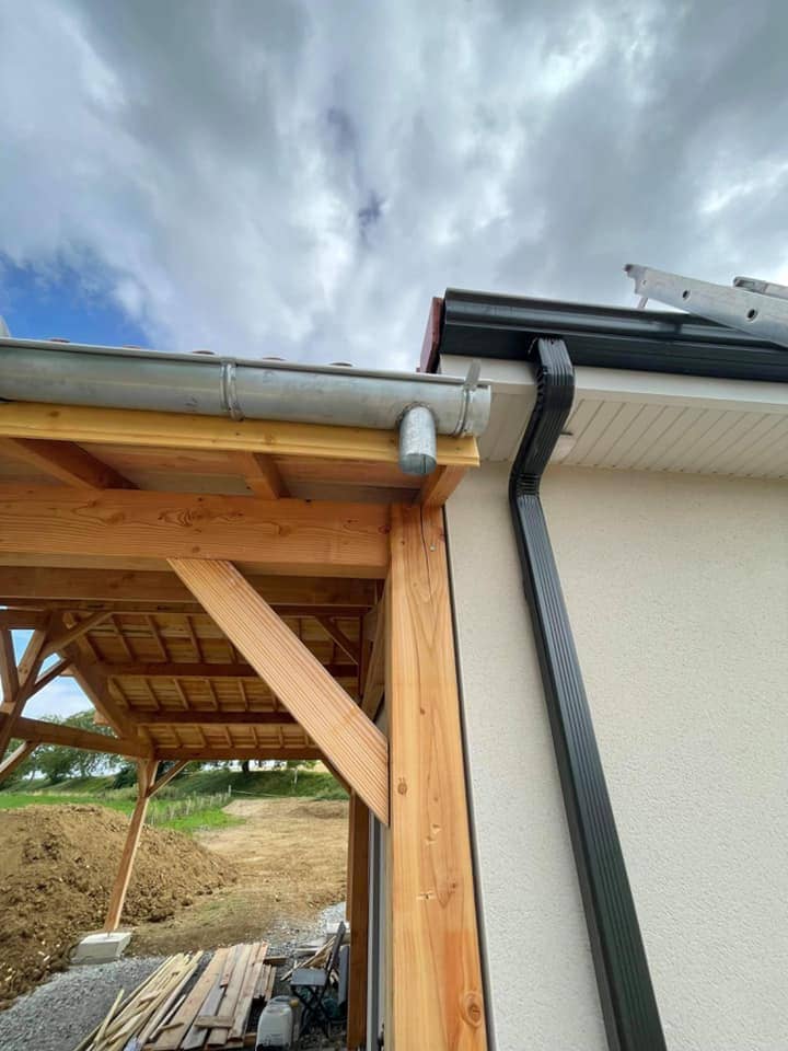 Zingueur Riom pour installation de gouttières sur mesure