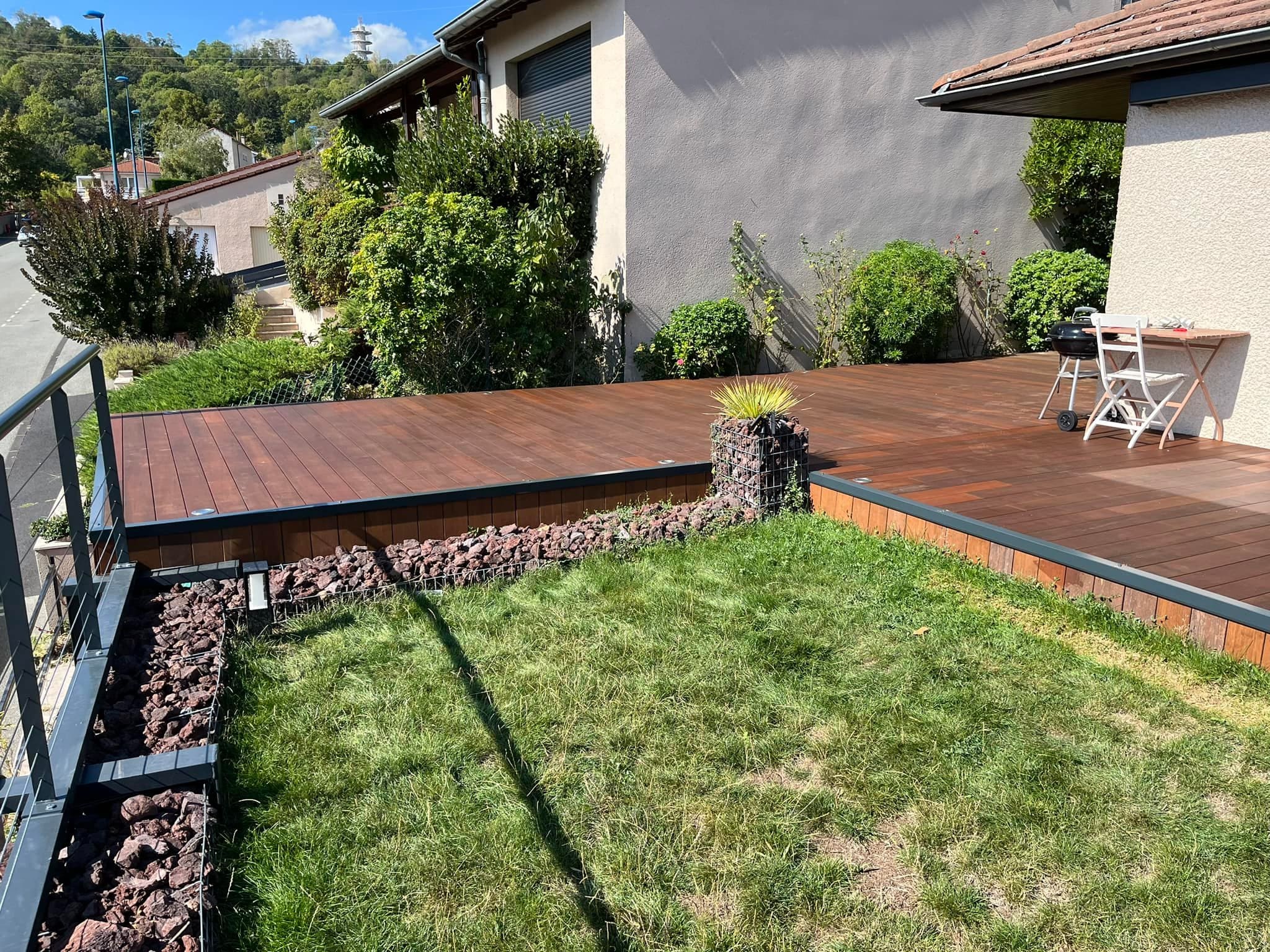 Terrasse bois Riom avec matériau adapté à vos besoins